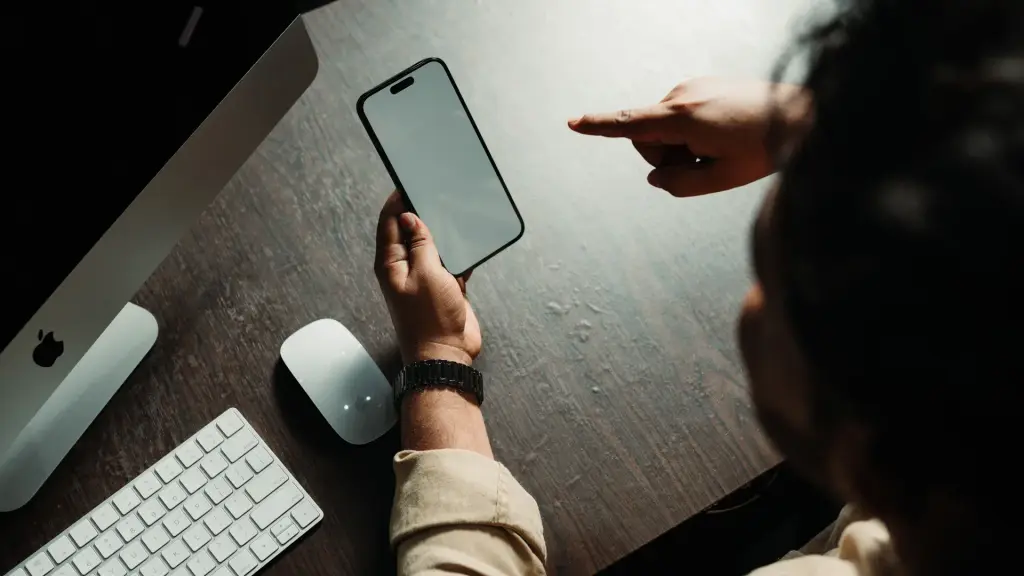 Parcours d'un site rejoué sur un téléphone réel pendant un audit UX