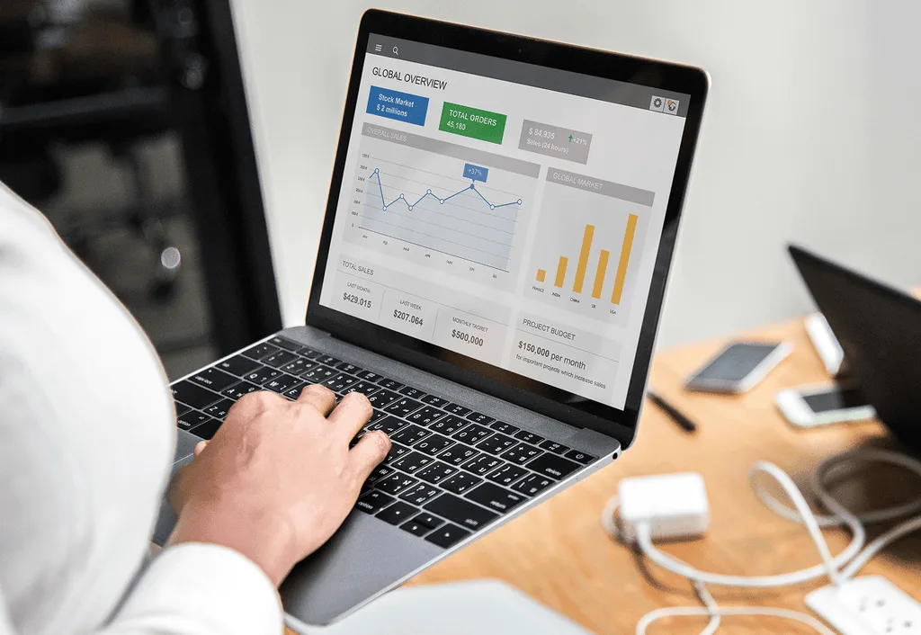 Ecran d'ordinateur avec analytics sur site web