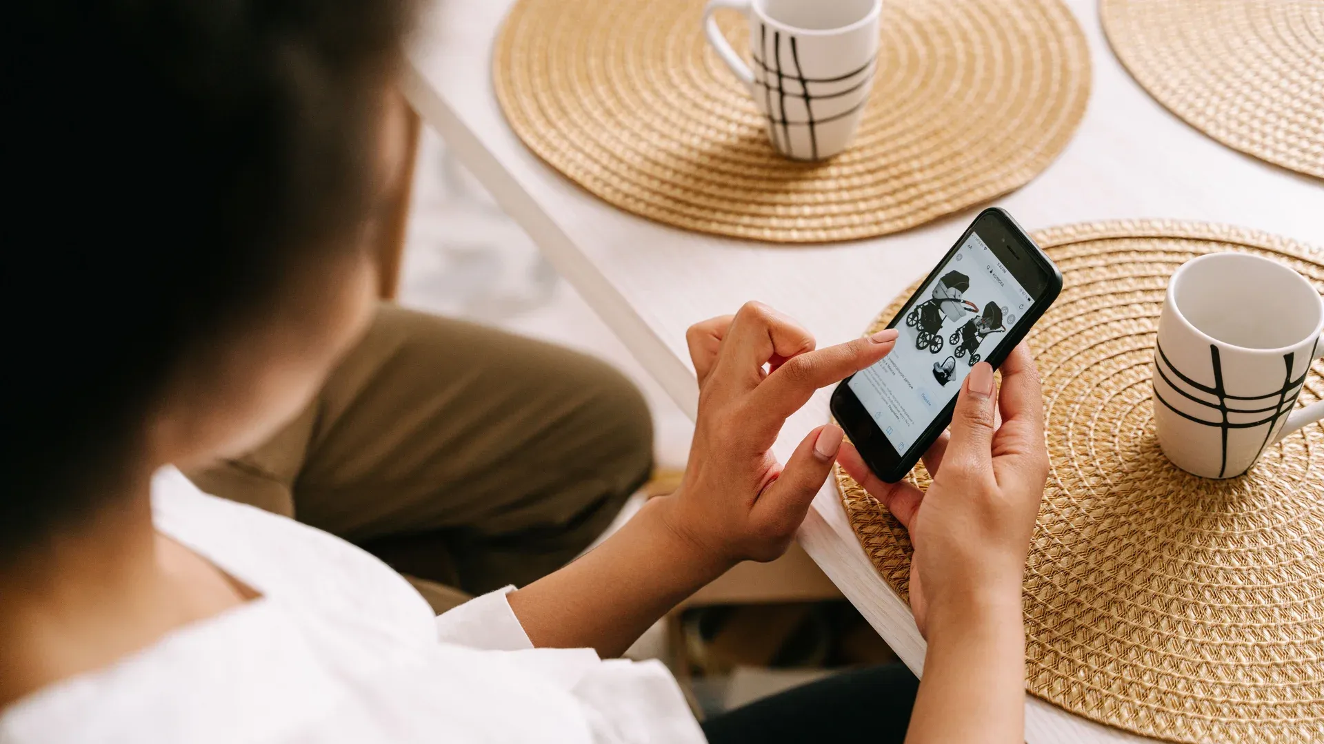 Particulier qui recherche un artisan plombier local depuis son téléphone