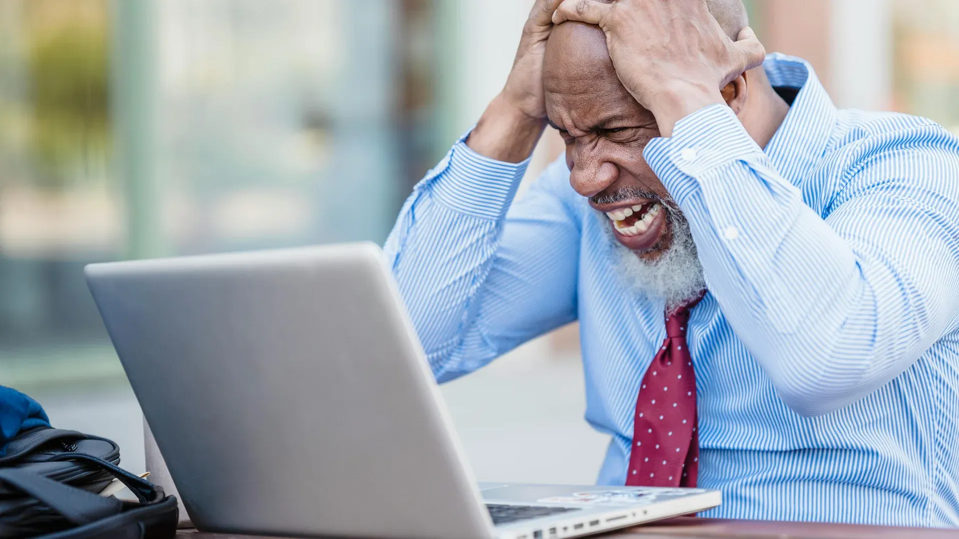 Dirigeant PME face aux problèmes lors du lancement de son e-commerce