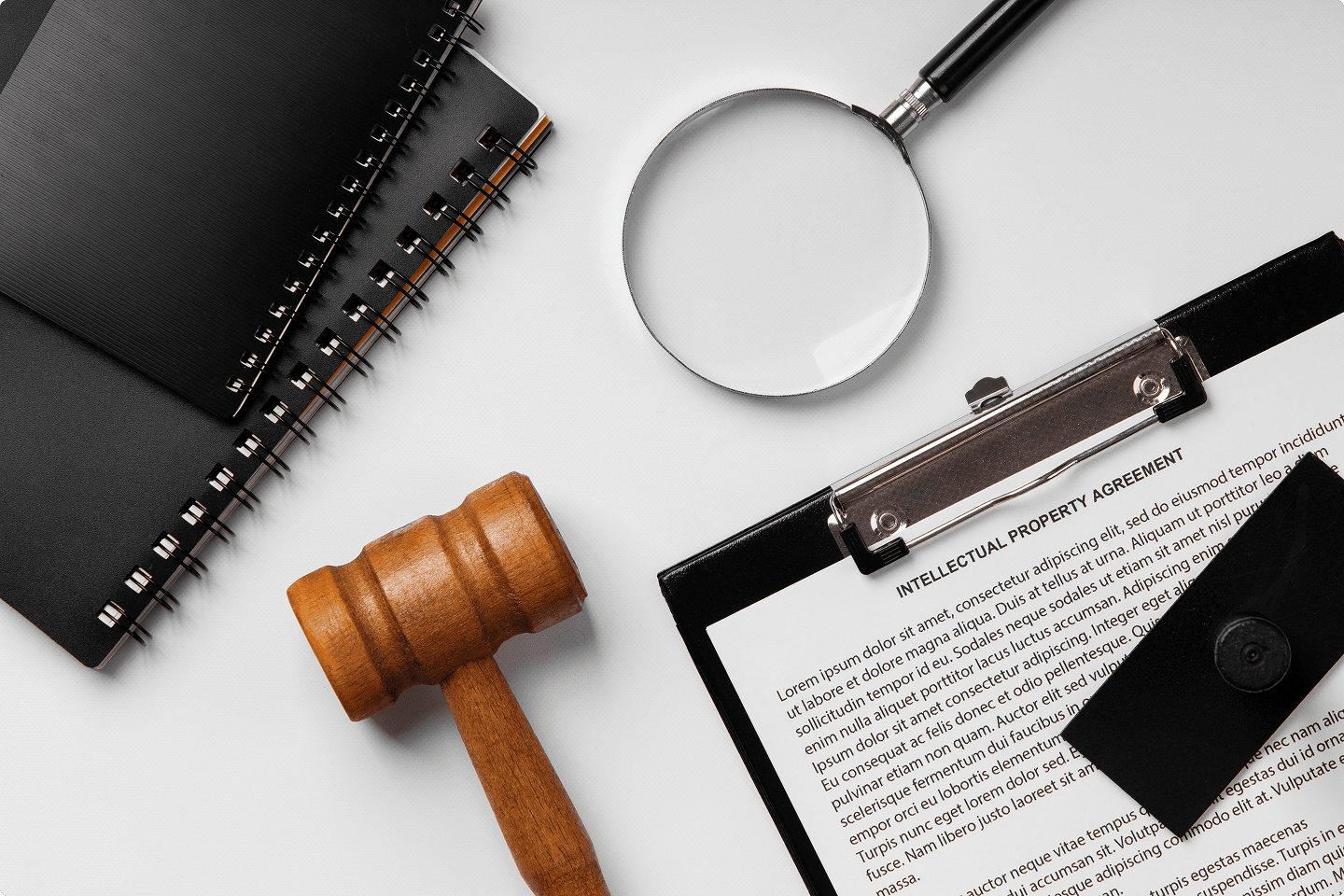 Contrat avec le marteau de la justice