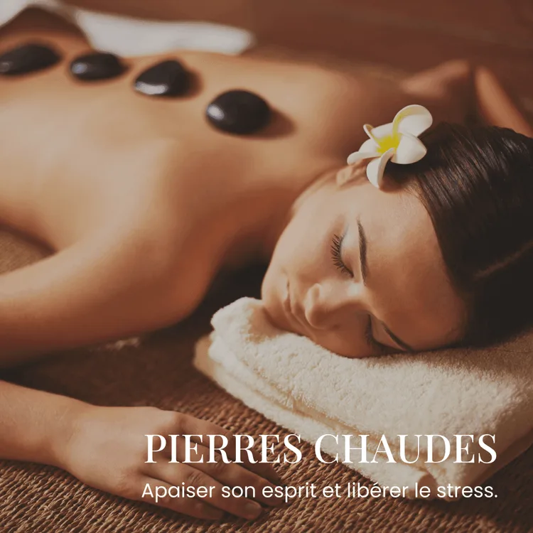 Femme allongées pour massages avec pierres chaudes