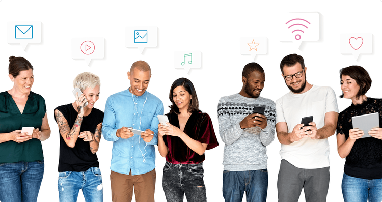 Plusieurs personnes paratageant leurs musiques, wifi, mails...