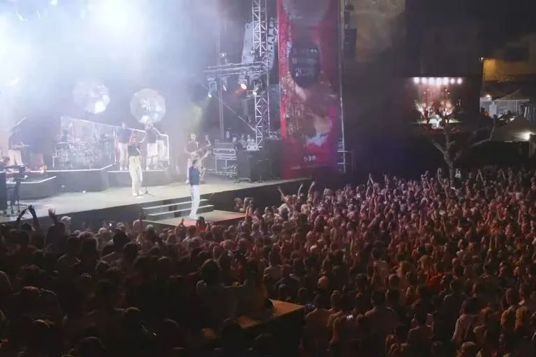 Concert filmé par AWD Productions, scène et public